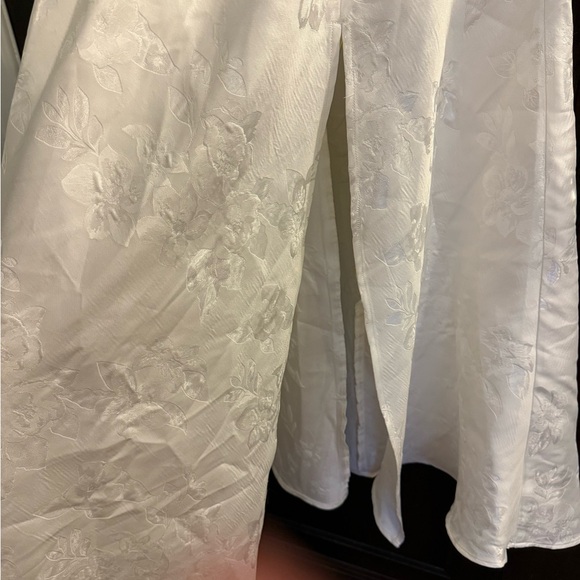 V. Chapman Lucia
Strapless Pearl- Embellished A-line Midi Dress - Picture 5 of 15